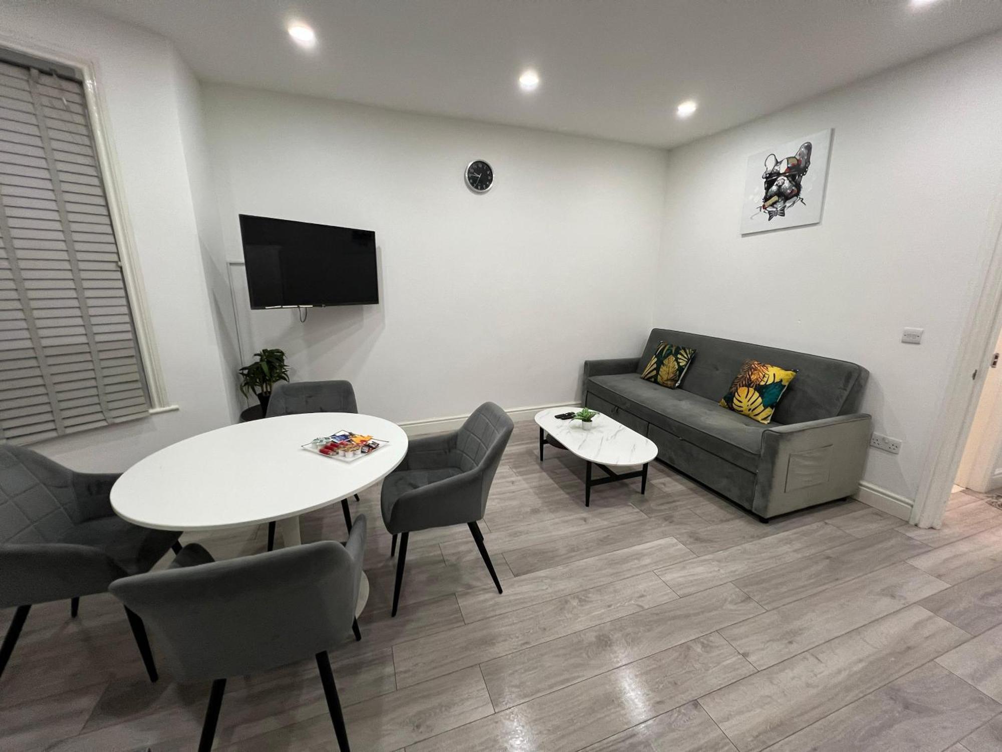 F4 Luxury Stays One Bed Apartment With Parking Ilford Exterior photo